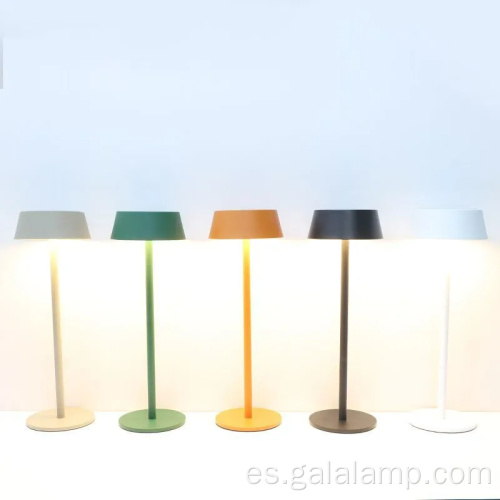 Lámpara de mesa LED estilo jarrón elegante